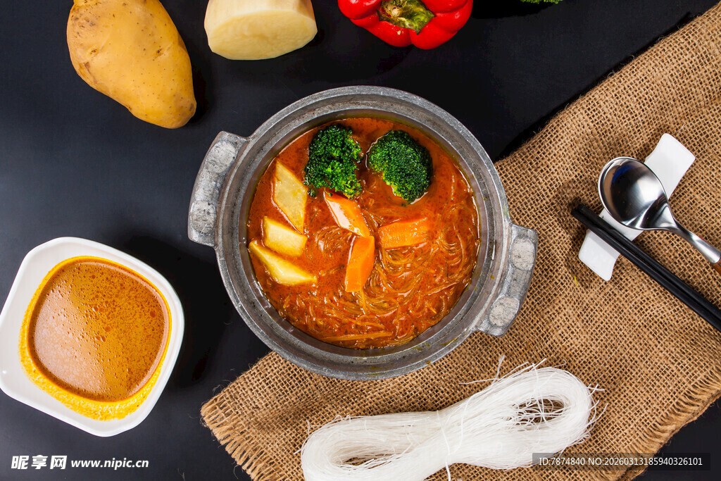 美味咖喱菜肴及调料展示