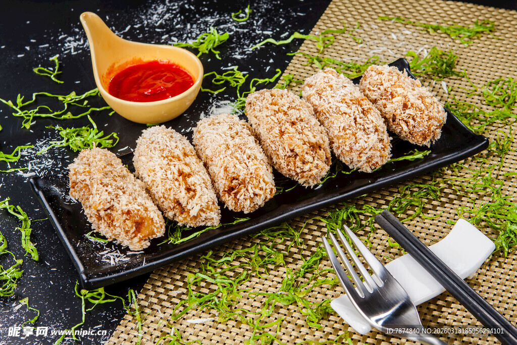 美味炸物卷配蘸料