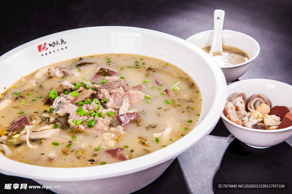 香浓猪肚鸡美食诱人