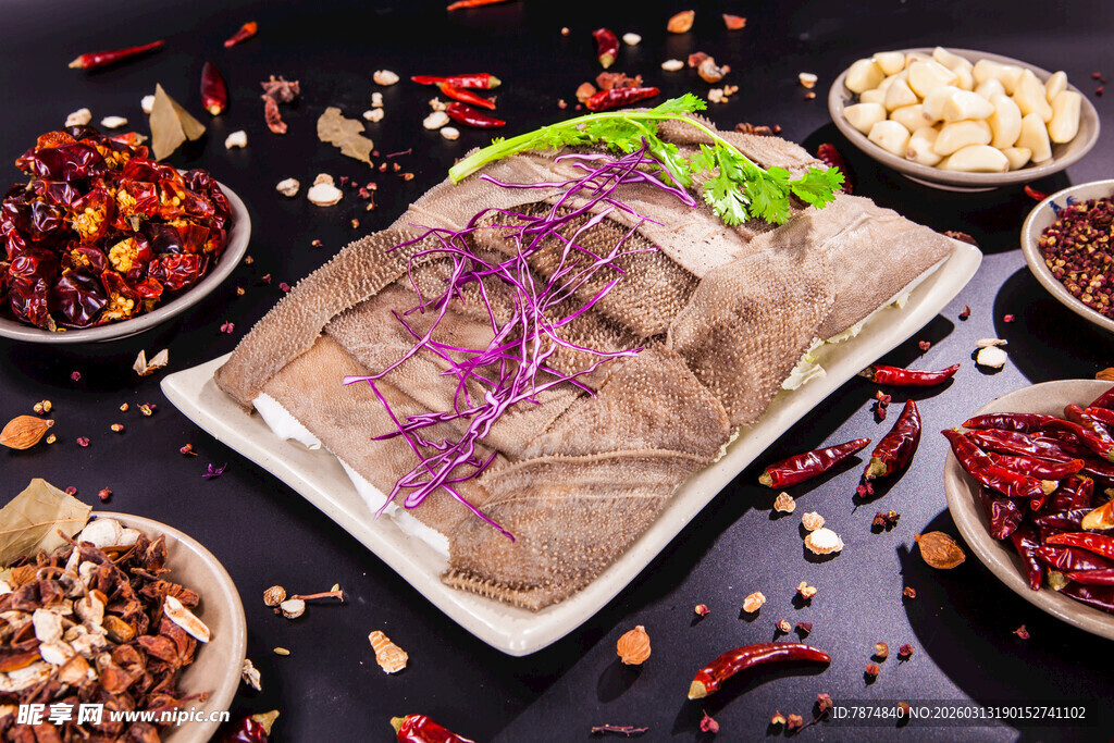 鲜切牛肚 多样香料相伴