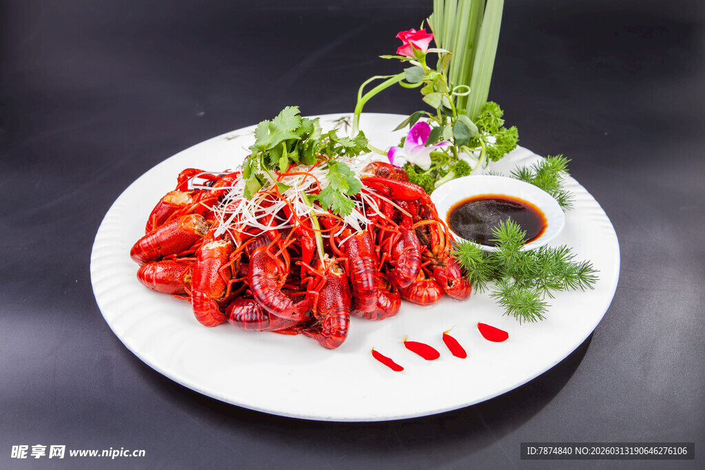 美味小龙虾摆盘精致
