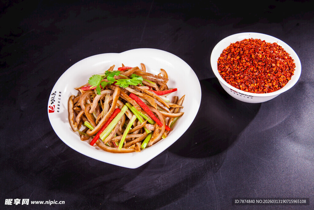 凉拌时蔬配香辣蘸料