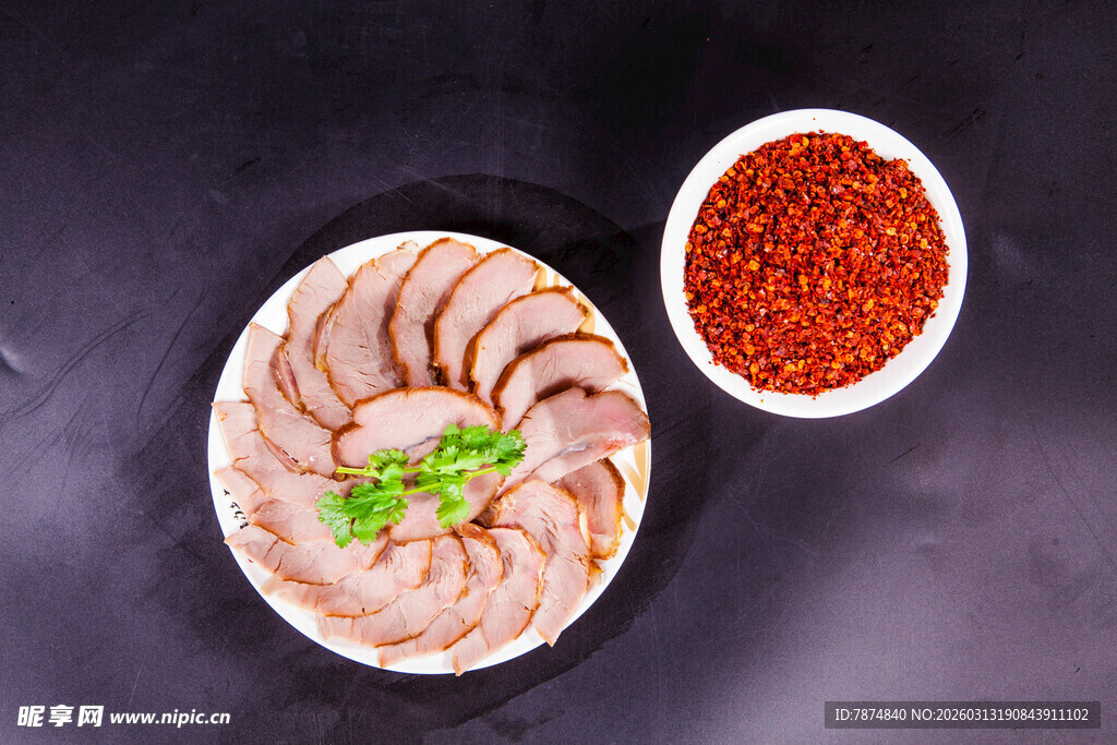 鲜切肉片配香辣调料