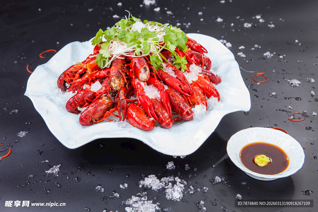 香辣小龙虾配蘸料