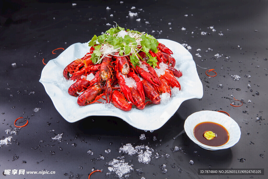 美味小龙虾摆盘精致