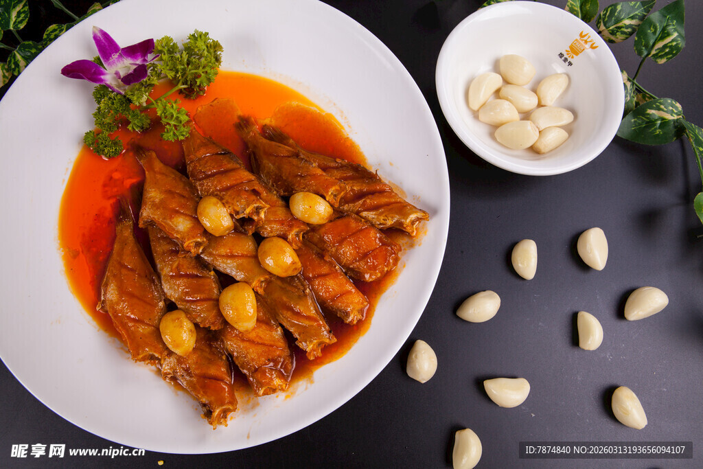 红烧排骨配花生摆盘精致