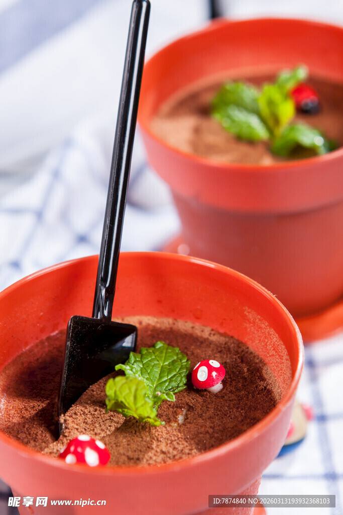 红陶碗装的美味红豆汤