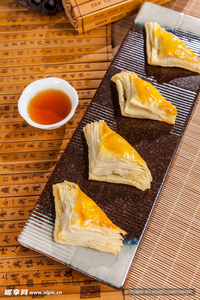 美味酥皮点心搭配茶饮