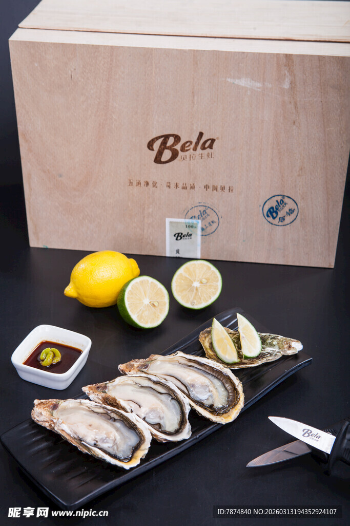 新鲜生蚝配柠檬及蘸料