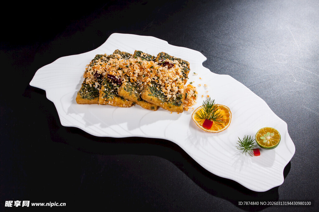 创意摆盘的美味特色菜肴