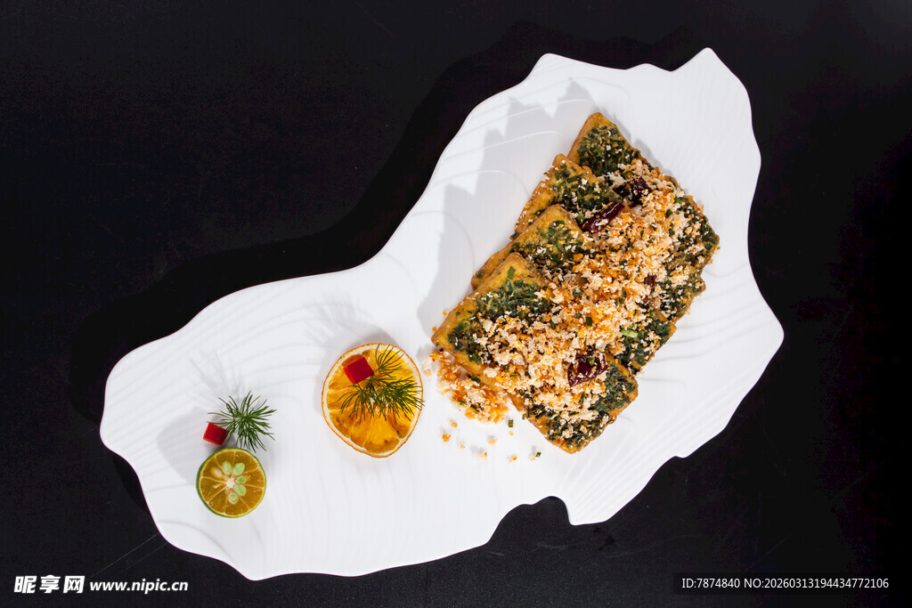 精致摆盘的美味烤鱼料理