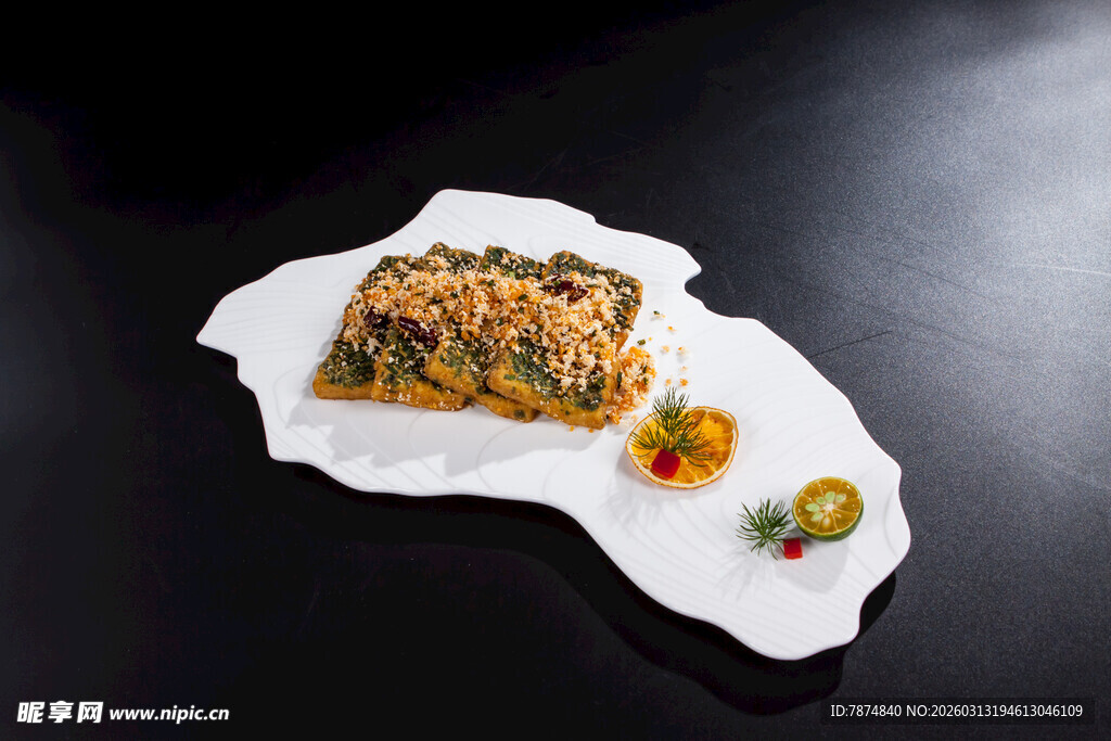 香煎鱼配清新小菜