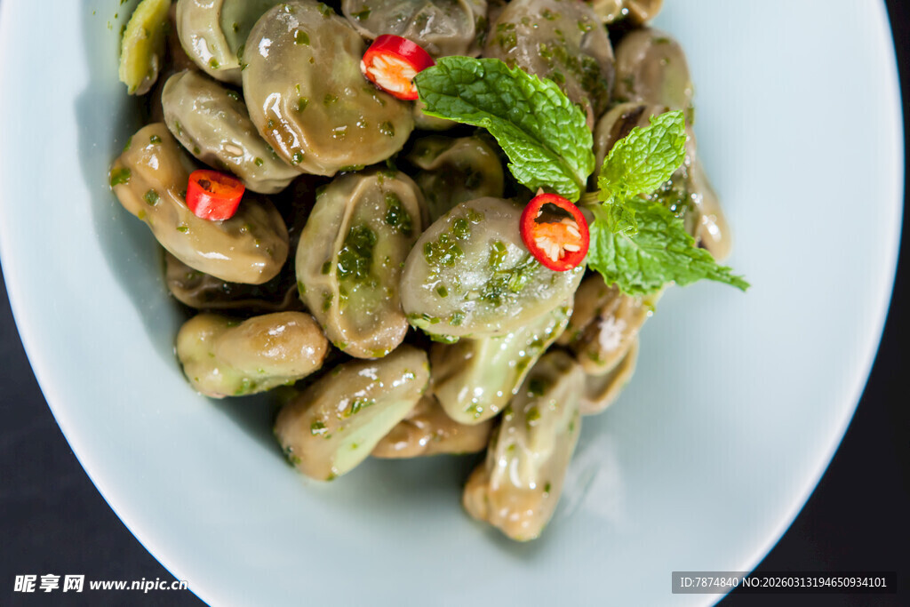 美味卤蚕豆 点缀清新香草