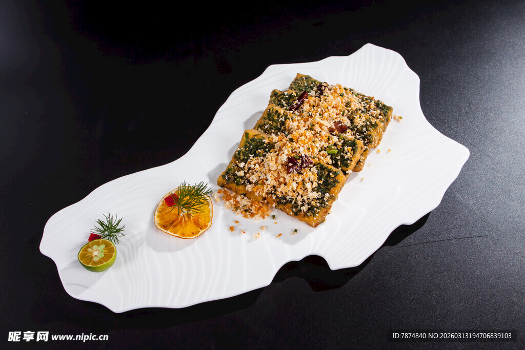 精致摆盘的美味特色菜肴