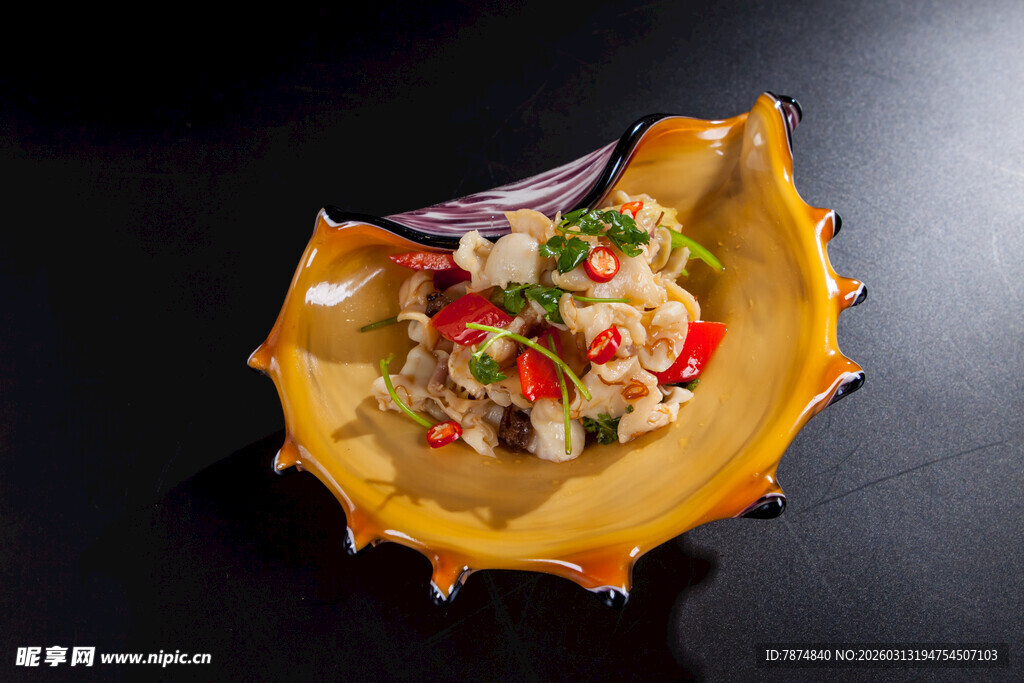 创意摆盘的美味特色菜肴