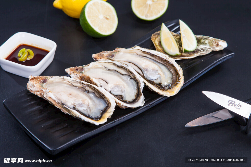 新鲜生蚝配柠檬及蘸料