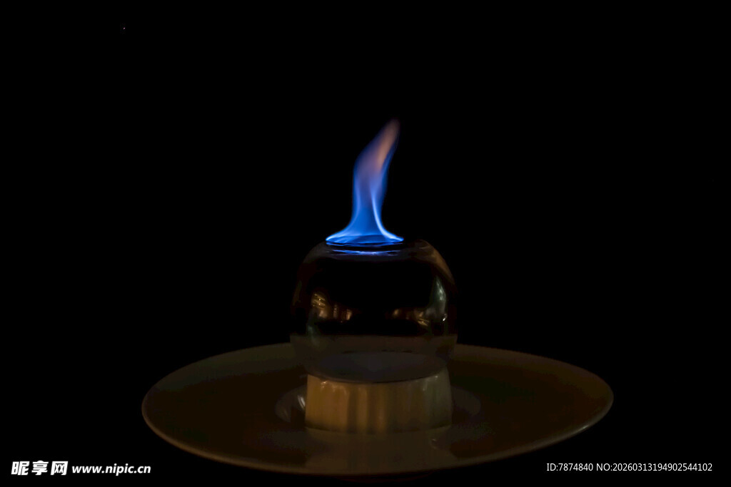 蓝色火焰在燃烧