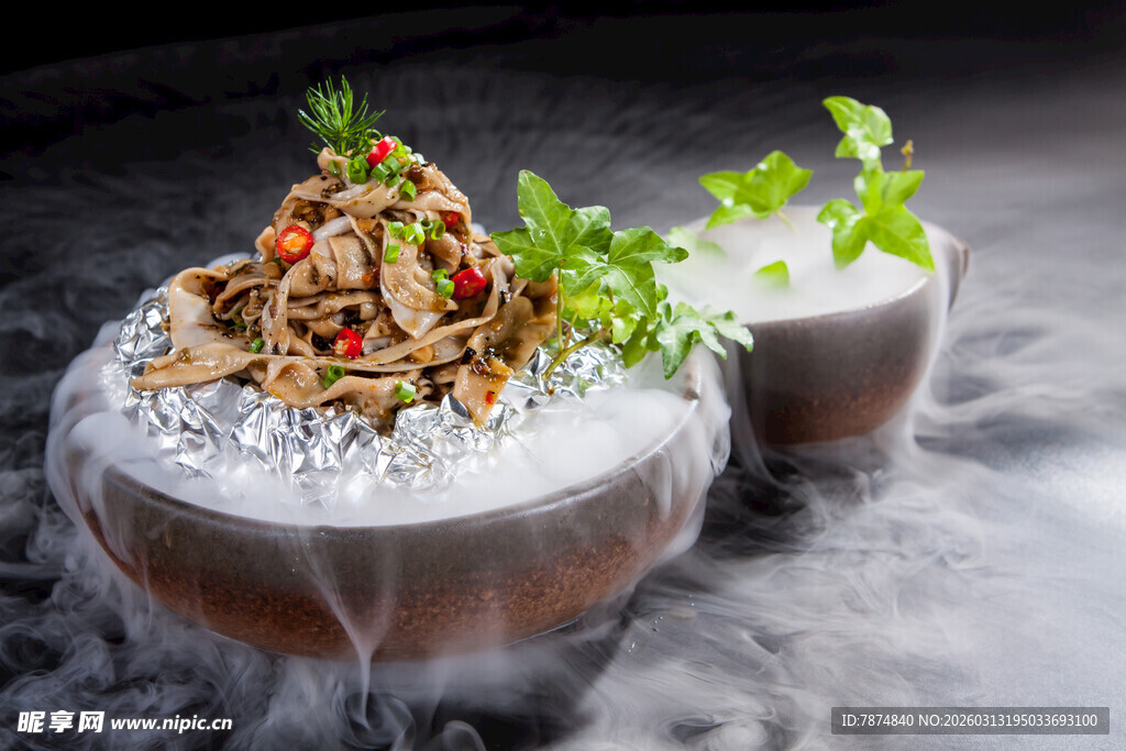 创意冰上美食 烟雾缭绕