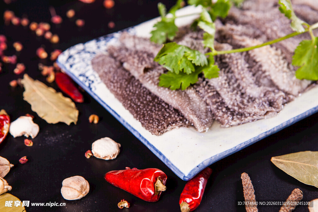 鲜毛肚配香料 诱人食材