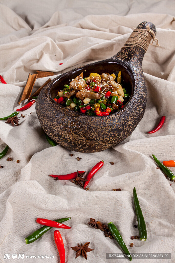 石锅美味小炒 鲜香诱人