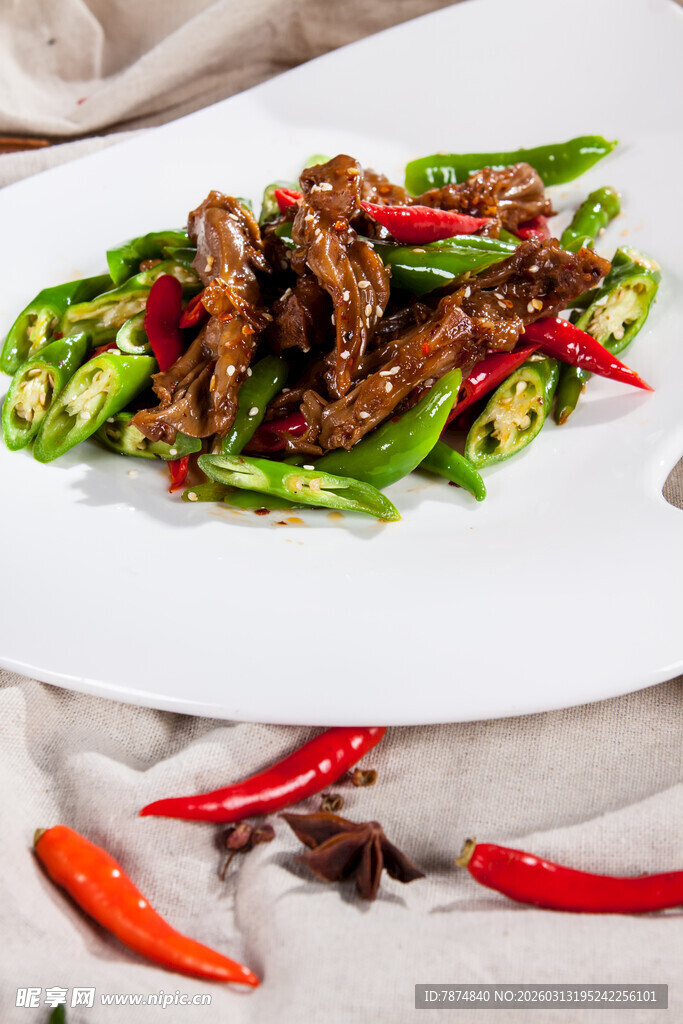 香辣牛肉配青椒