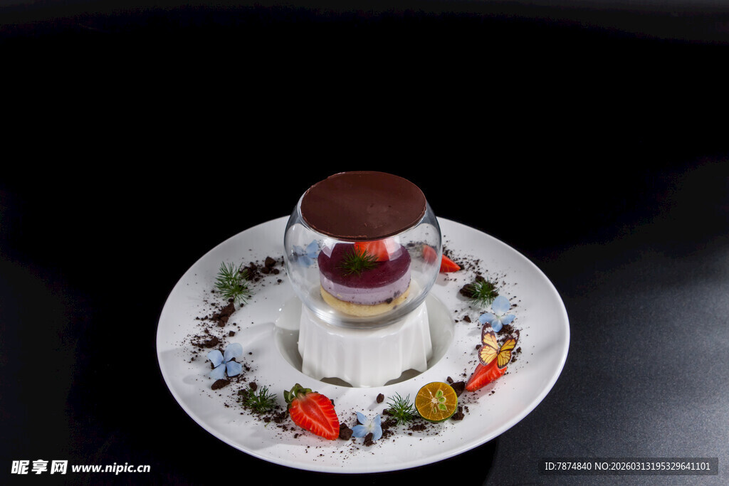 精致巧克力慕斯甜点