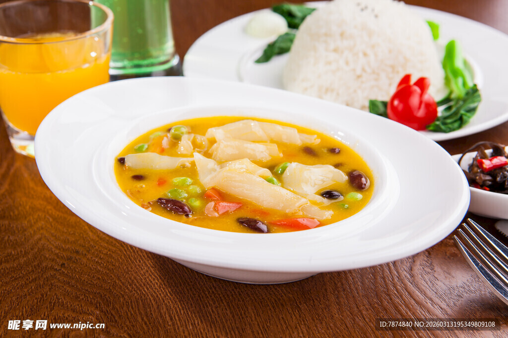 美味酸菜鱼配米饭