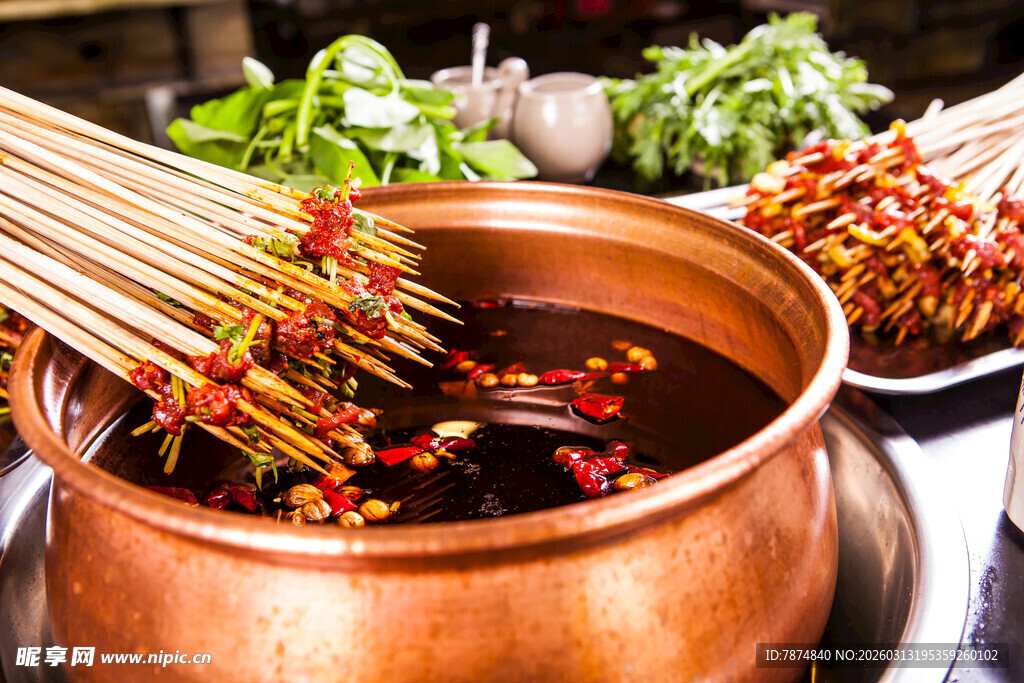 铜锅串串 鲜香热辣诱人