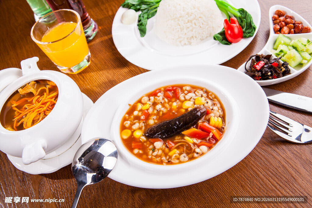 丰盛美味的多样餐食