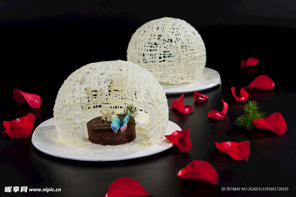 蕾丝蛋糕装饰 浪漫氛围浓