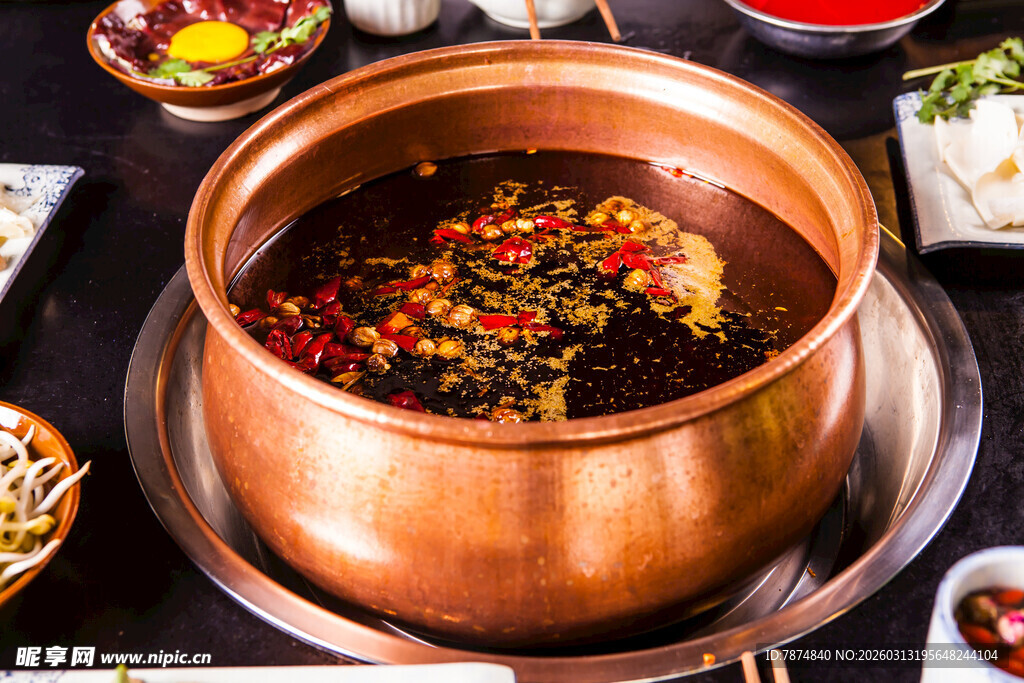 铜锅火锅 热气腾腾的美味