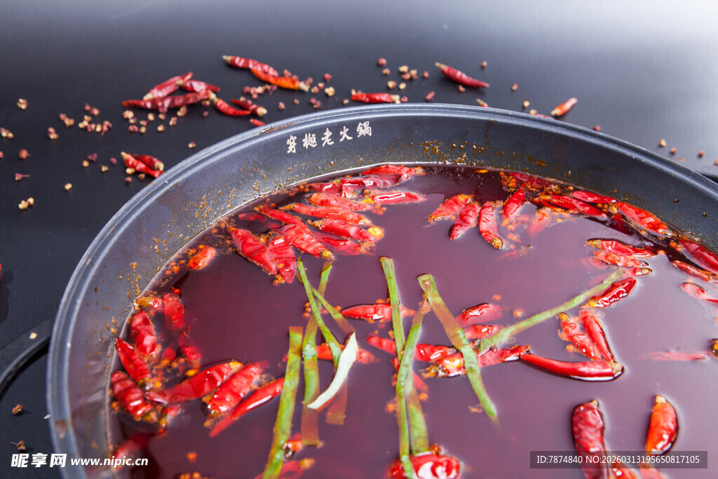麻辣鲜香的地道红汤火锅