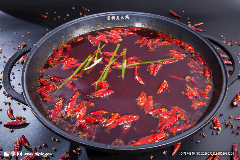 麻辣鲜香的诱人红汤火锅