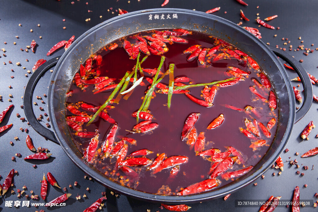 麻辣鲜香的红油火锅锅底