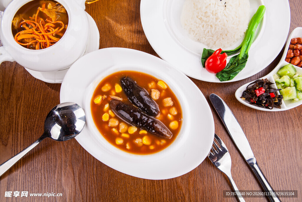 丰盛美味的多样菜肴搭配