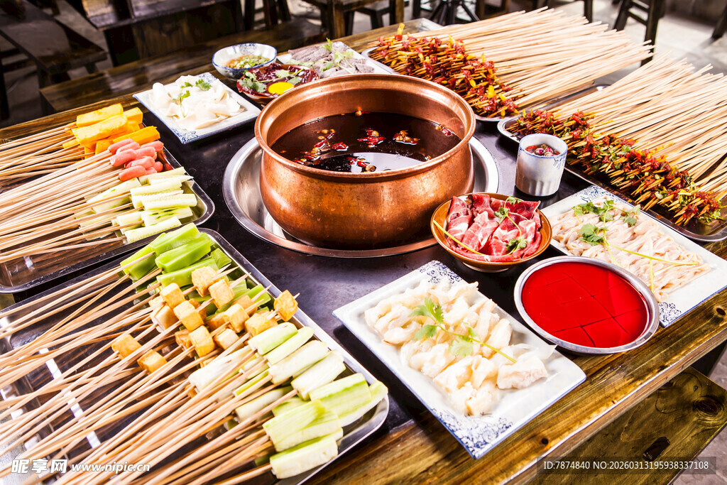 铜锅烧烤美食诱人场景