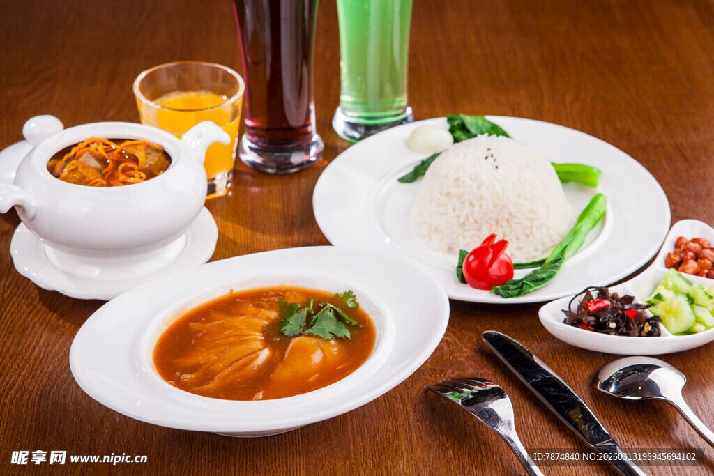丰盛美味的东南亚特色餐食