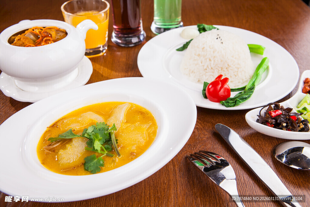 丰盛美味的亚洲特色餐食