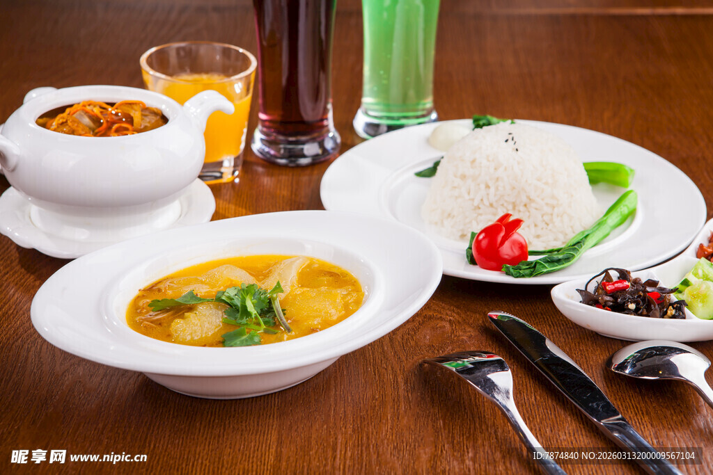 丰盛美味的亚洲风味餐食