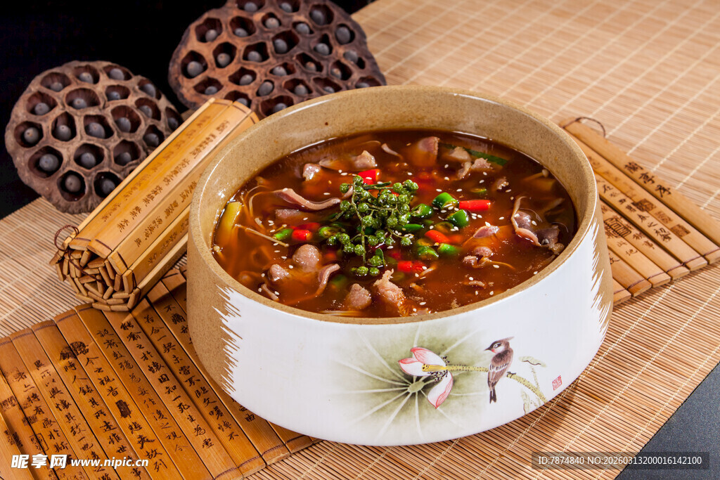 美味瓦罐汤 鲜香诱人