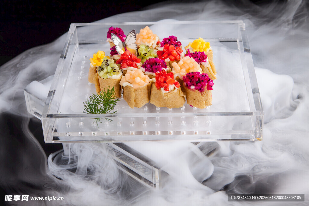 梦幻云朵上的多彩创意甜点