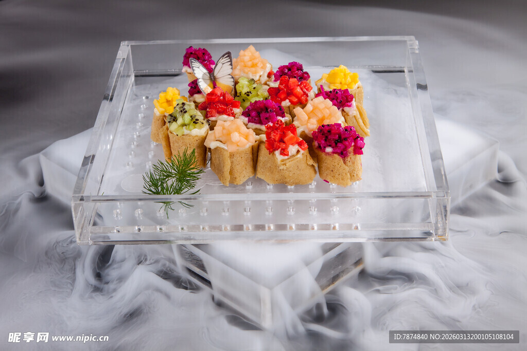 梦幻摆盘的多彩精致糕点