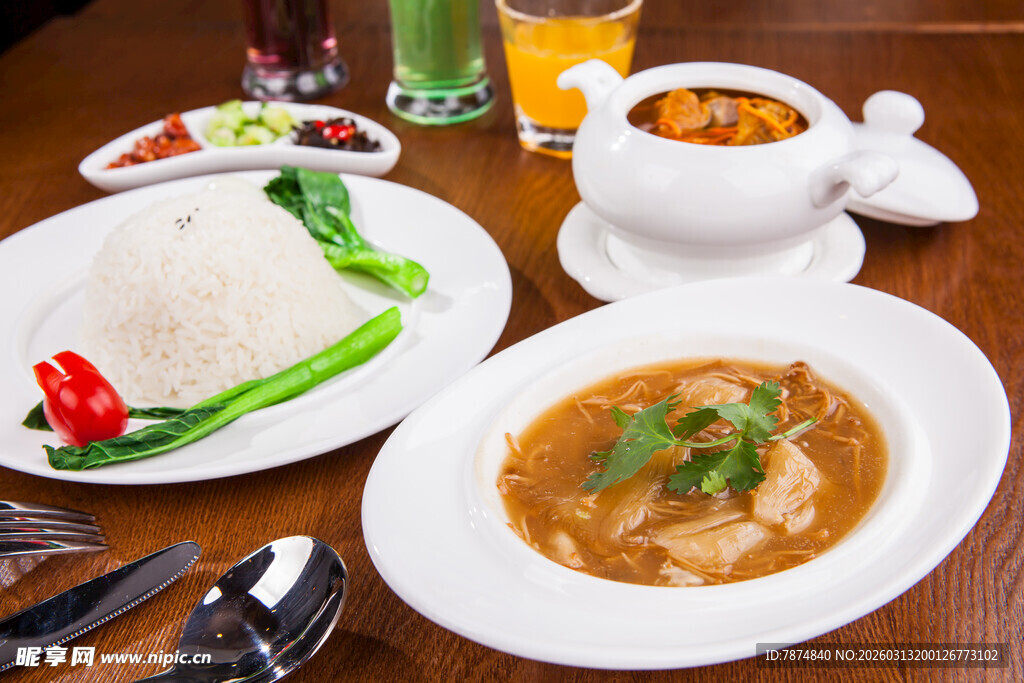 丰盛美味的东南亚风味餐食