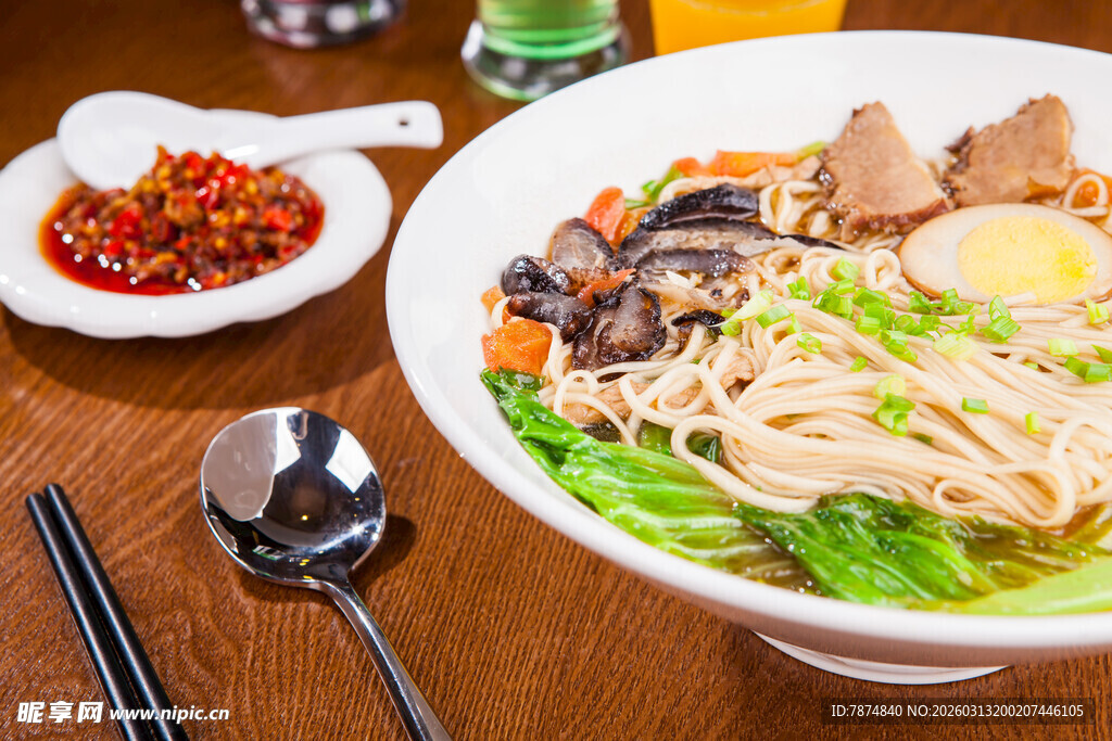 美味丰盛的特色面食套餐