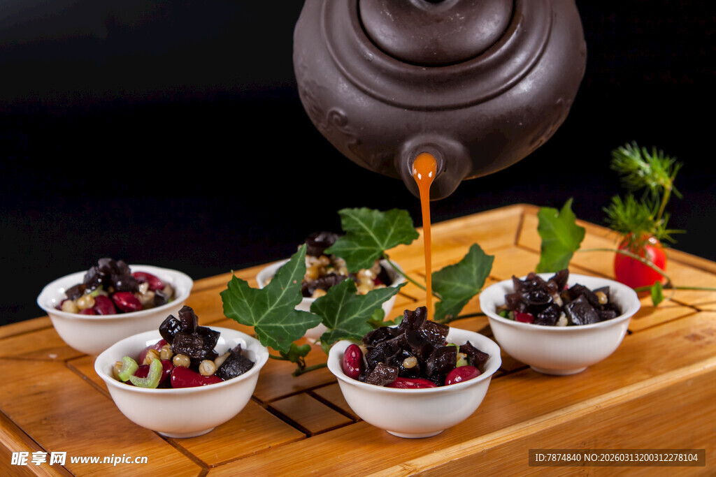 中式茶饮 精致茶点与茶具