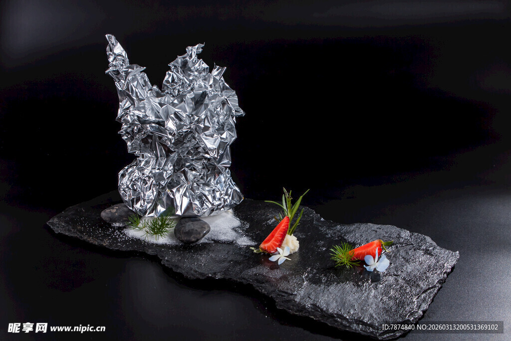 银雕山石配蔬果摆件