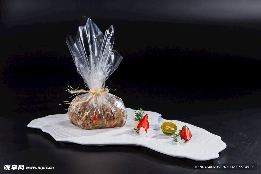 精致袋装美食搭配小蔬果