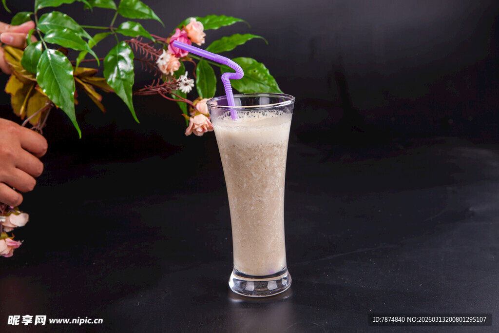 清新奶昔配绿植花朵装饰