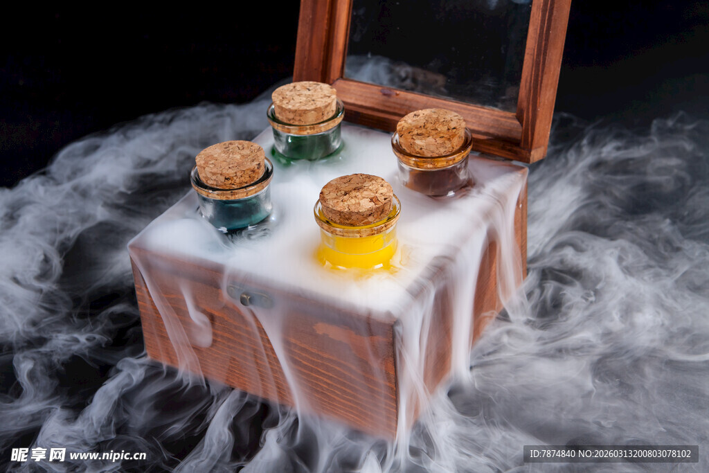 液氮中的多彩罐子