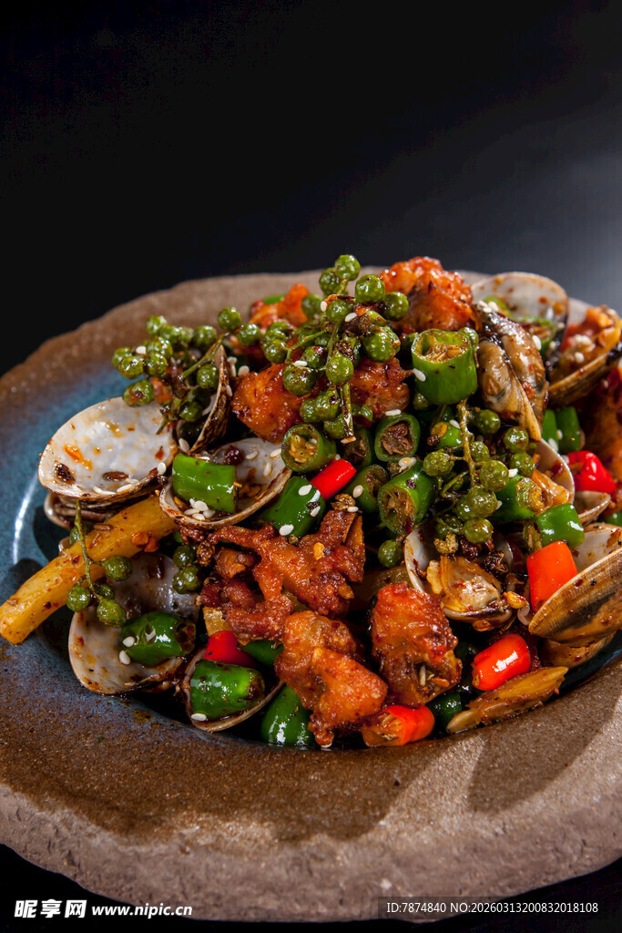 香辣美味的尖椒炒牛蛙